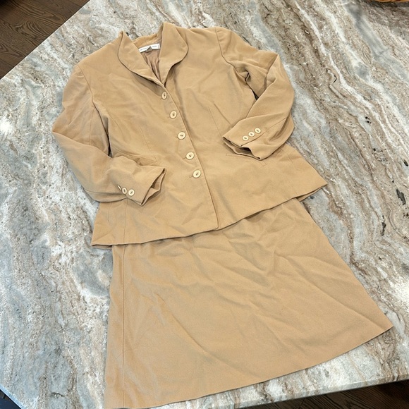 Anne Klein Dresses & Skirts - 100% Wool Suit Anne Klein